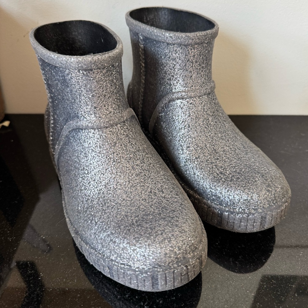 UGG Drizlita Gray Glitter Kids Boots - 13T